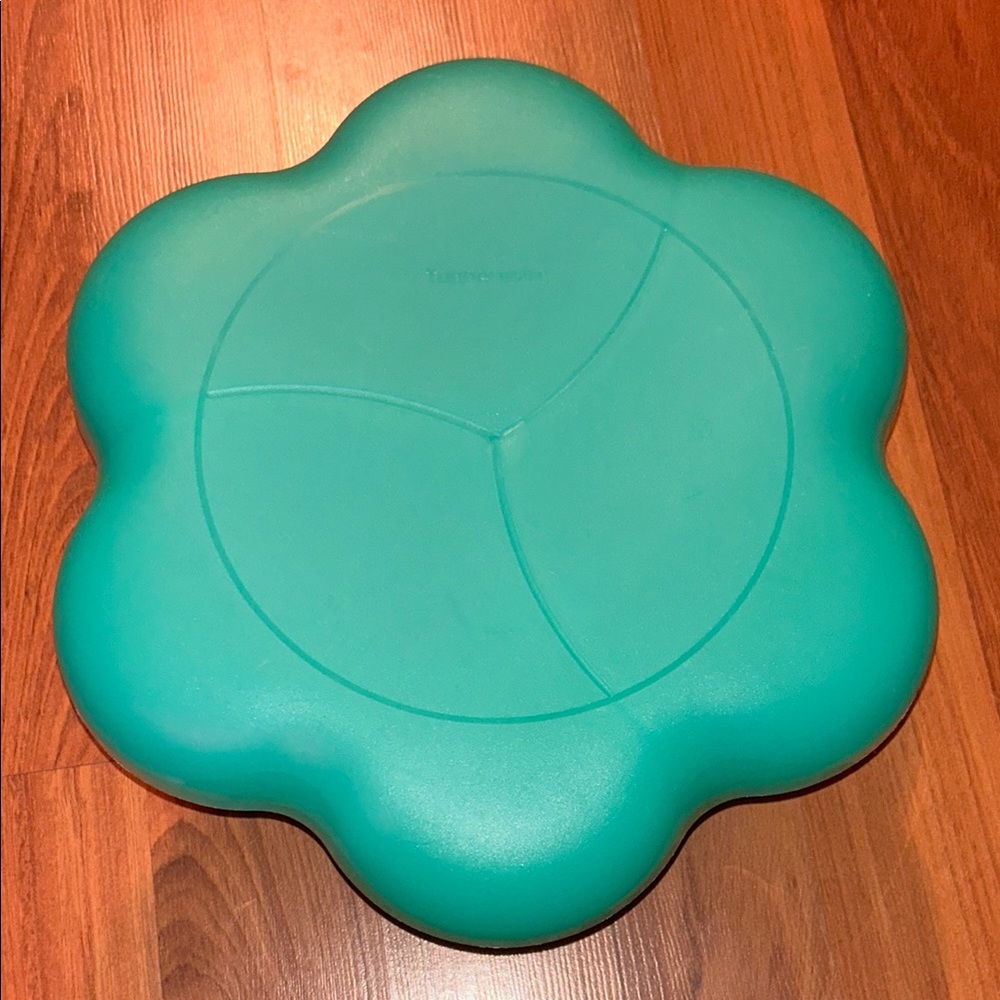 Tupperware Blue Scalloped Accent Piece